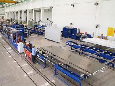 Barisan pengeluaran pembungkusan automatik