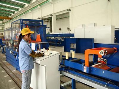 Barisan pengeluaran pembungkusan automatik