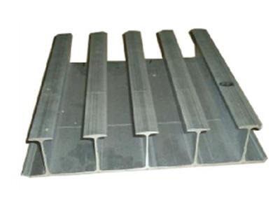 Penyemperitan Aluminium untuk Kontena Penghantaran